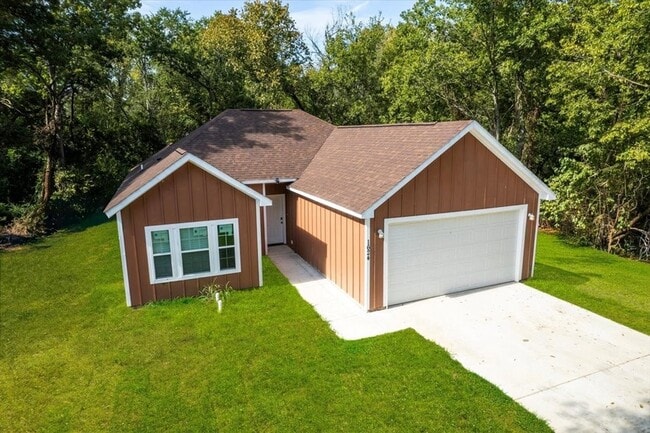 property at 1624 E Collin St