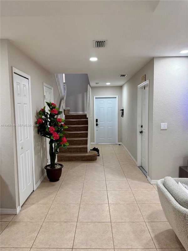 16811 NW 14th Ave in Miami, FL - Foto de edificio - Building Photo