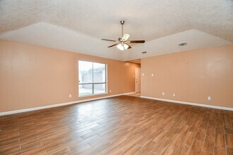 12011 Monument Valley Dr in Houston, TX - Building Photo - Building Photo