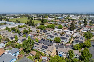 Carillo Place in Santa Rosa, CA - Foto de edificio - Building Photo