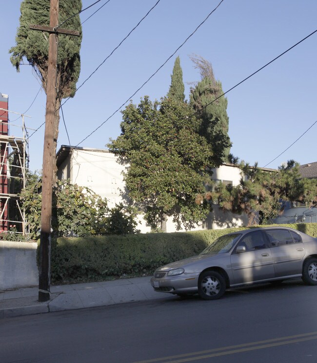 813 Lucile Ave in Los Angeles, CA - Building Photo - Building Photo