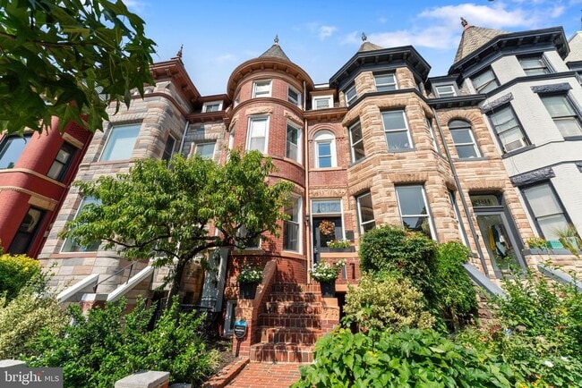 property at 1812 1st St NW