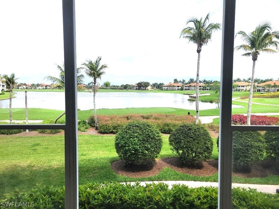 11130 Harbour Yacht Ct in Ft. Myers, FL - Foto de edificio