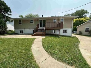 3006 Stanford Ave in Iowa City, IA - Building Photo - Building Photo