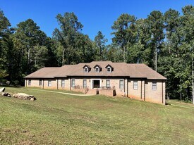 4867 Dean Ln SW in Lilburn, GA - Building Photo