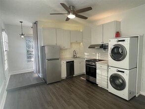 2305 W Texas Ave in Tampa, FL - Building Photo - Building Photo