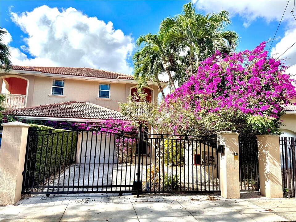 3034 Indiana St in Miami, FL - Foto de edificio
