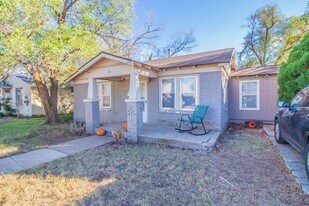 2111 25th St in Lubbock, TX - Building Photo
