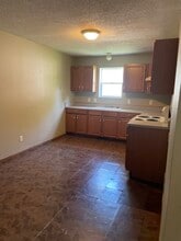 2209 Roma Ln in Country Club, MO - Foto de edificio - Building Photo