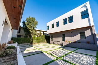 1805 S Longwood Ave in Los Angeles, CA - Building Photo - Building Photo