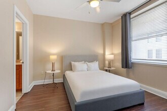 925 Common St in New Orleans, LA - Building Photo - Building Photo