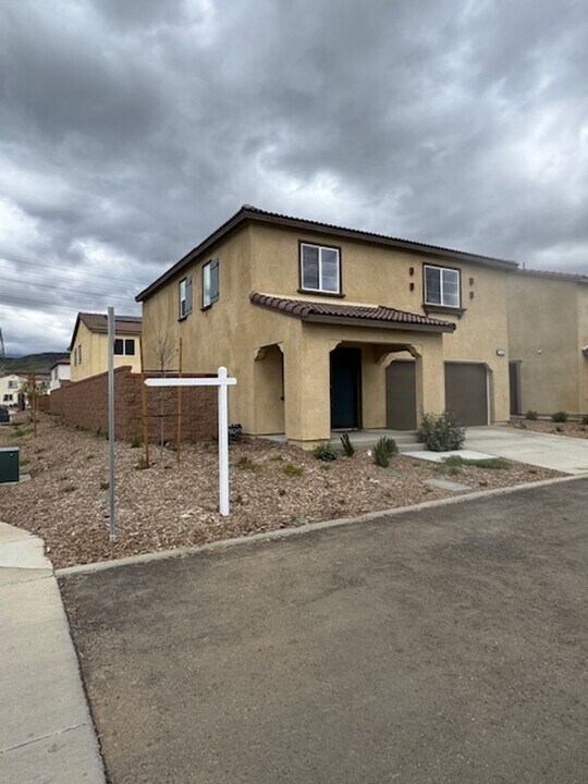 2168 Redwood Ln in Banning, CA - Building Photo