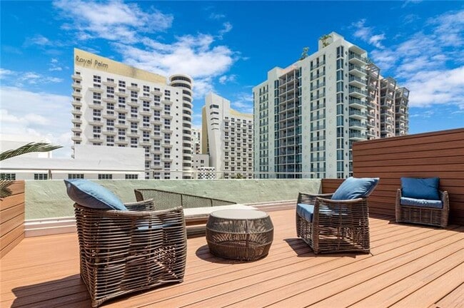 1460 Ocean Dr in Miami Beach, FL - Building Photo - Building Photo