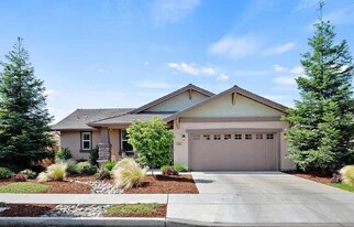 6357 W Perez Ave in Visalia, CA - Building Photo