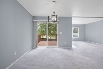 1250 SW Heller Rd in Oak Harbor, WA - Building Photo - Building Photo