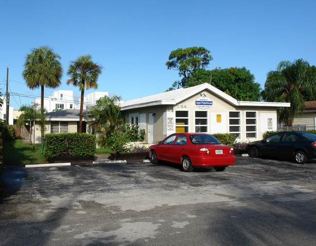 735 NE 5th Ave in Fort Lauderdale, FL - Building Photo - Building Photo