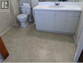 75 Charles St in Oshawa, ON - Building Photo - Building Photo