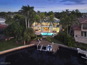 377 Pirates Bight in Naples, FL - Building Photo - Building Photo