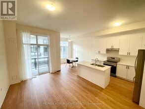 22 Kahshe Ln in Richmond Hill, ON - Building Photo - Building Photo