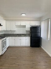 4077 Oakcrest Dr in San Diego, CA - Foto de edificio - Building Photo