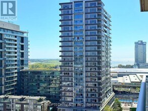 80 Western Battery Rd in Toronto, ON - Building Photo - Building Photo