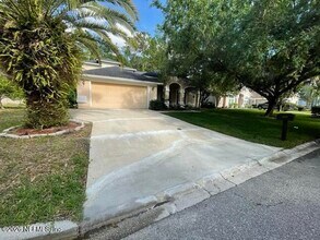 8907 Hampton Landing Dr E in Jacksonville, FL - Building Photo - Building Photo