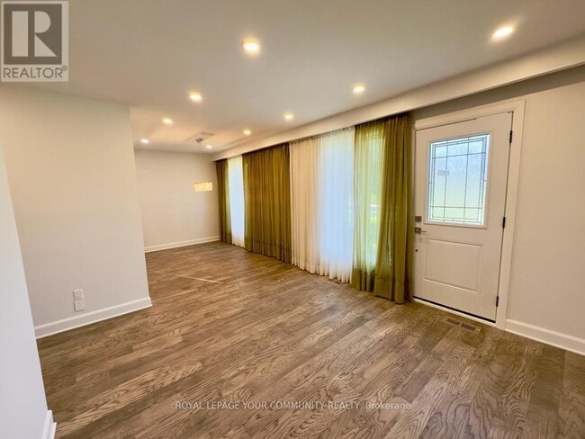 property at 19 Huron Ct