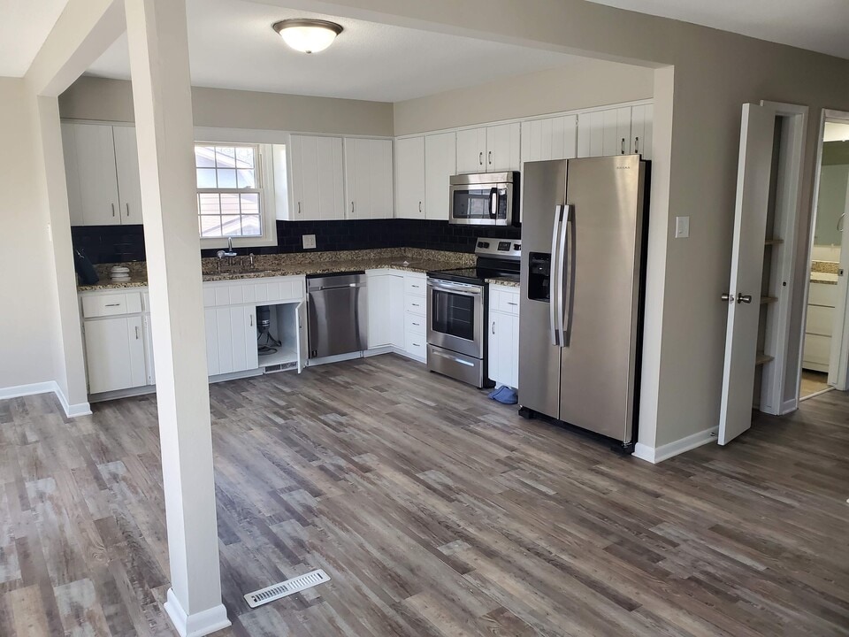 4308 Dakota Dr in West Des Moines, IA - Foto de edificio