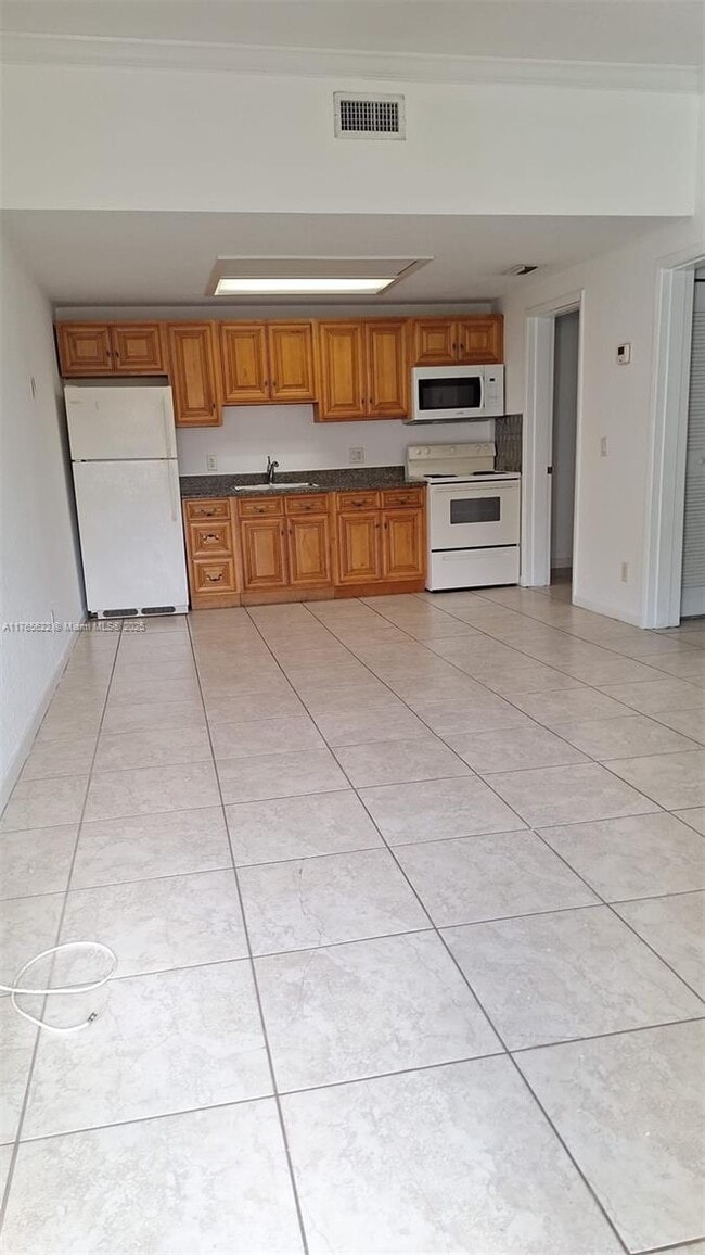 7212 Southgate Blvd in Tamarac, FL - Building Photo - Building Photo