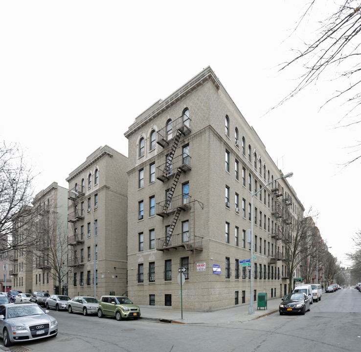 3202 Kossuth Ave in Bronx, NY - Building Photo