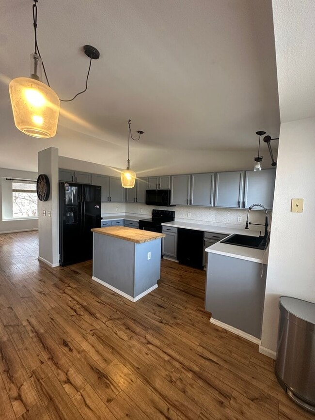 6016 Santana Dr in Colorado Springs, CO - Building Photo - Building Photo