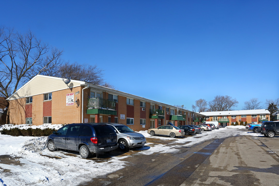 11010 W Grand Ave in Melrose Park, IL - Building Photo