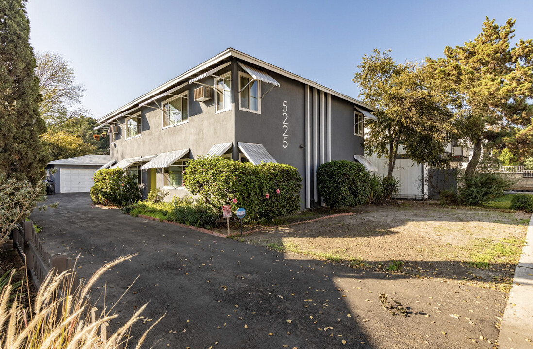 5225 Satsuma Ave in North Hollywood, CA - Building Photo