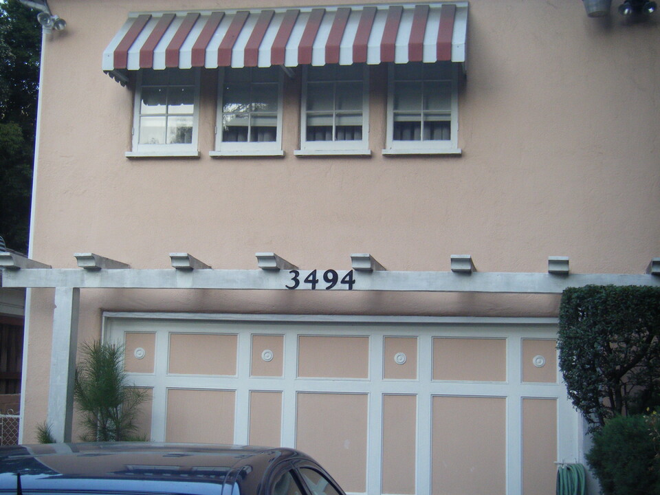 3494 Oak Glen Dr, Unit 1 in Los Angeles, CA - Building Photo