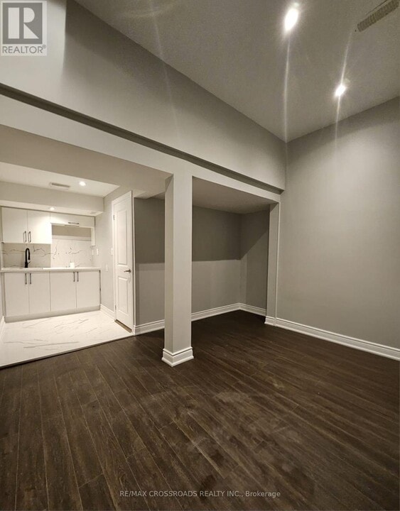 3 Honey Dr in Toronto, ON - Building Photo