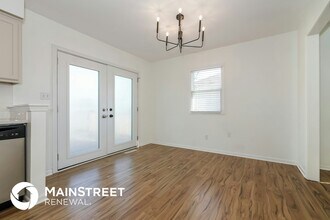 2317 NW Kensington Ct, Unit 6 in Blue Springs, MO - Foto de edificio - Building Photo