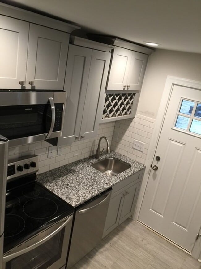 2216 Rozzelles Ferry Rd in Charlotte, NC - Building Photo - Building Photo
