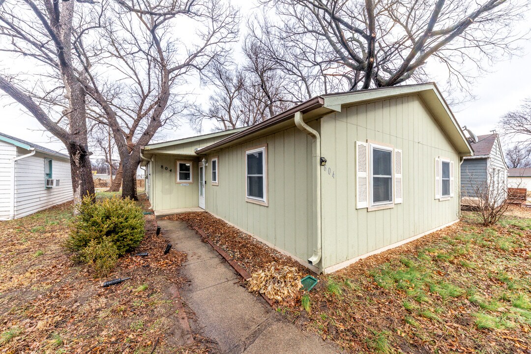 804 Pottawatomie Ave in Manhattan, KS - Building Photo