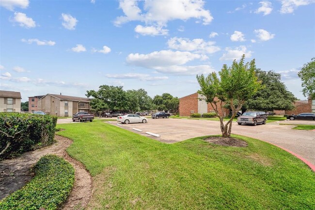 2701 Old Alvin Rd in Pearland, TX - Building Photo - Building Photo