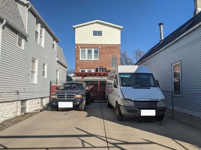 property at 2131 N Lorel Ave