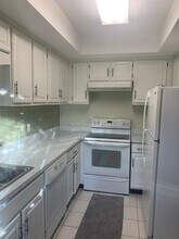 239 Grove St in Waltham, MA - Building Photo - Building Photo