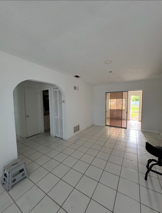 17320 NW 47th Ave in Miami Gardens, FL - Foto de edificio
