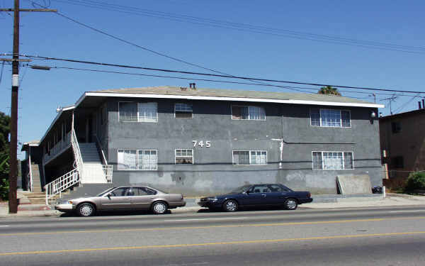 745 W El Segundo Blvd in Gardena, CA - Building Photo