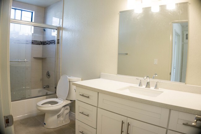 526 Illinois St in El Segundo, CA - Building Photo - Building Photo