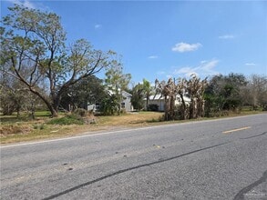 19 Landrum Park Rd in San Benito, TX - Building Photo - Building Photo