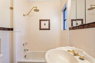 1109 Ferdinand St in Coral Gables, FL - Foto de edificio - Building Photo