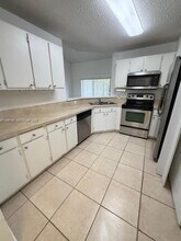 3413 NW 44th St in Lauderdale Lakes, FL - Building Photo - Building Photo