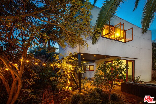 2306 Penmar Ave in Los Angeles, CA - Building Photo - Building Photo