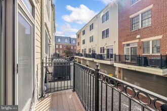 4458 MacArthur Blvd NW in Washington, DC - Building Photo - Building Photo