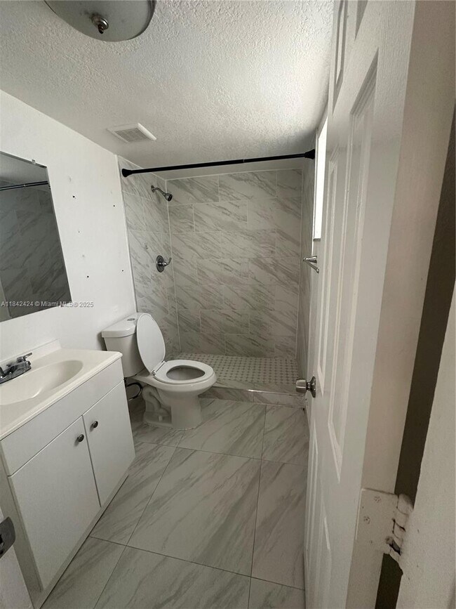 3901 NW 9th Ave-Unit -2 in Lighthouse Point, FL - Building Photo - Building Photo